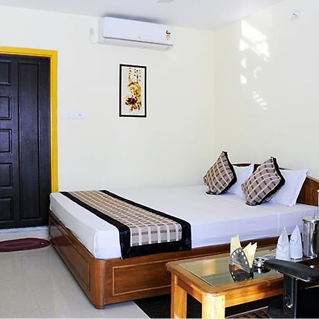 Hotel Pine Yard Tezpur Ngoại thất bức ảnh