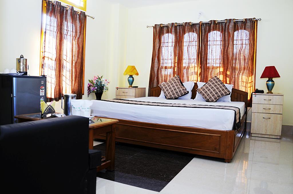 Hotel Pine Yard Tezpur Ngoại thất bức ảnh