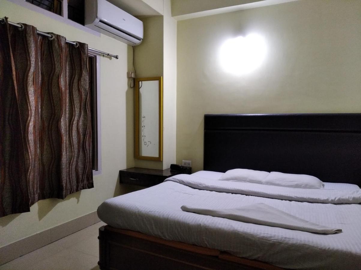 Hotel Pine Yard Tezpur Ngoại thất bức ảnh